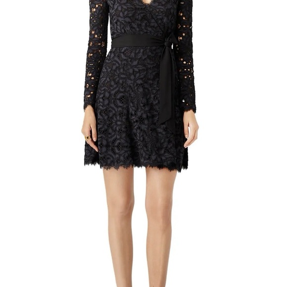 DIANE VON FURSTENBERG 'Shaelyn' Lace Wrap Black/Navy Lace Dress Size 6 - Picture 10 of 10